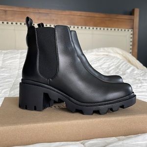 Steve Madden Chelsea Boot/booties